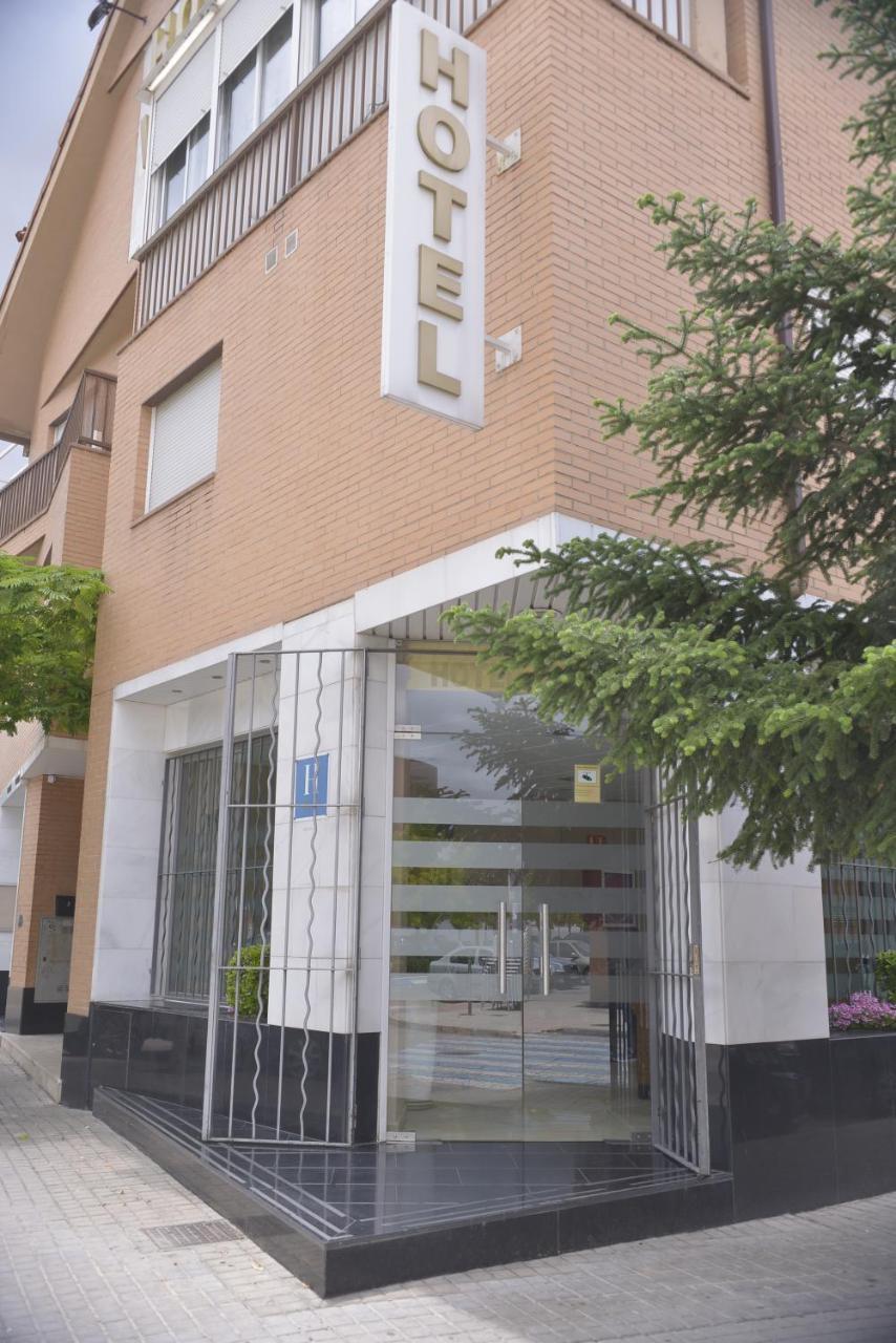 Hotel Velilla Velilla de San Antonio Exterior photo